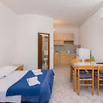 Daire Beachfront Jesenice (Split-Dalmatia)