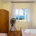 Beachfront Jesenice (Split-Dalmatia)