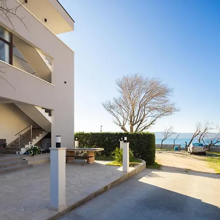 Beachfront * Jesenice (Split-Dalmatia)