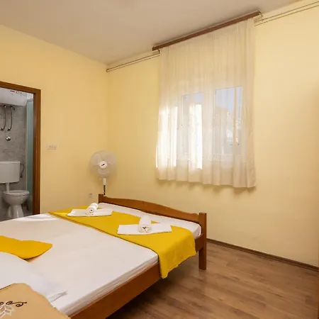 Beachfront * Jesenice (Split-Dalmatia)