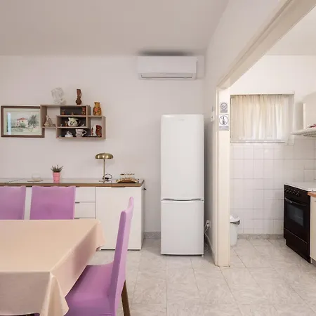 Beachfront * Jesenice (Split-Dalmatia)